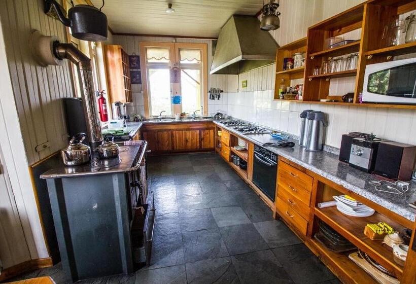 بنسيون 13 Lunas Hostel