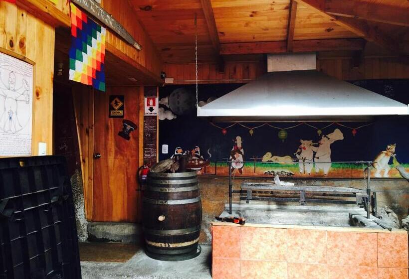 بنسيون 13 Lunas Hostel