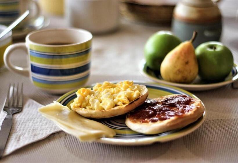 بنسيون 13 Lunas Hostel