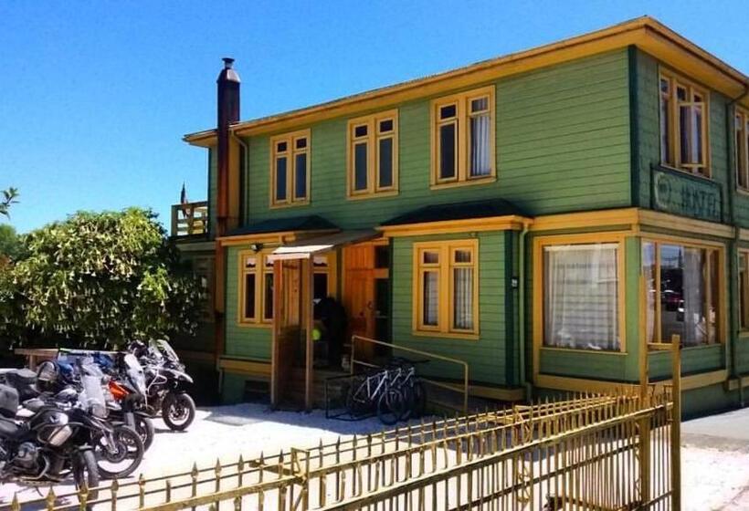 بنسيون 13 Lunas Hostel