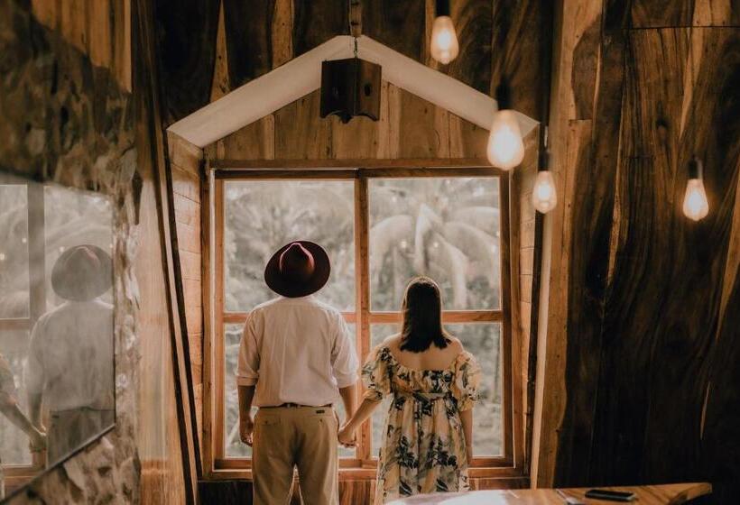 پانسیون Camiguin Volcano Houses   A Frame House