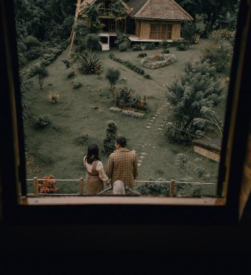 پانسیون Camiguin Volcano Houses   A Frame House