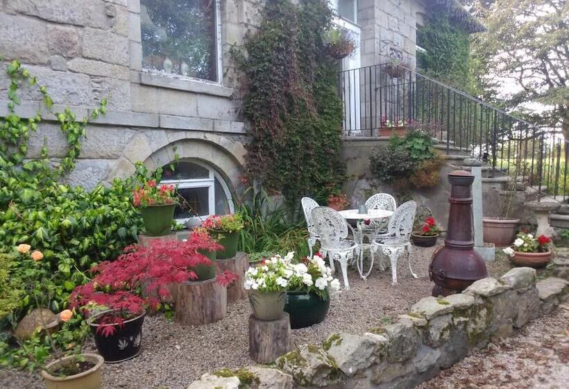 Пансион Disblair House