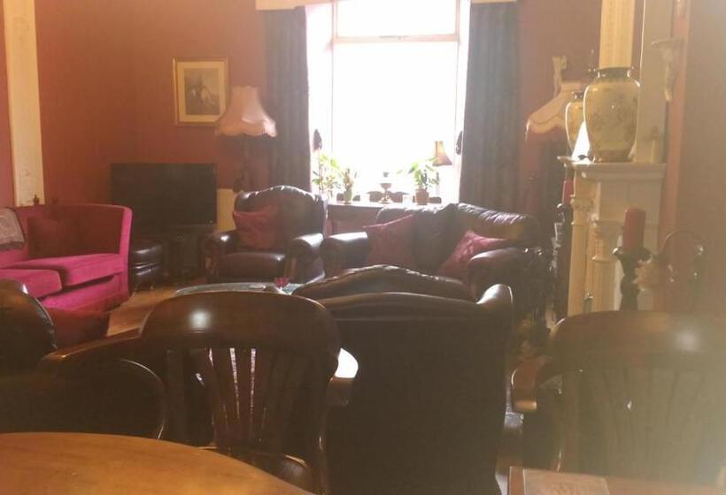 Пансион Disblair House