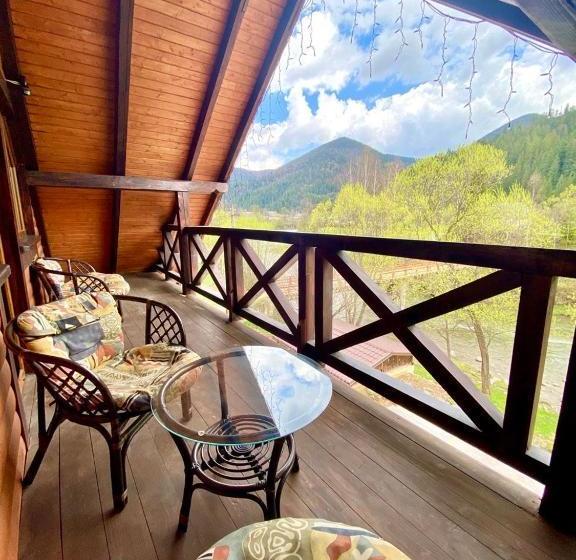 پانسیون Nad Prutom Apartment