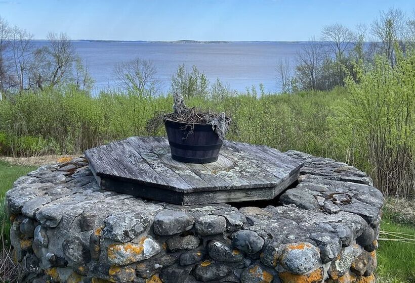 הוסטל High Tide Inn On The Ocean, Motel And Cottages