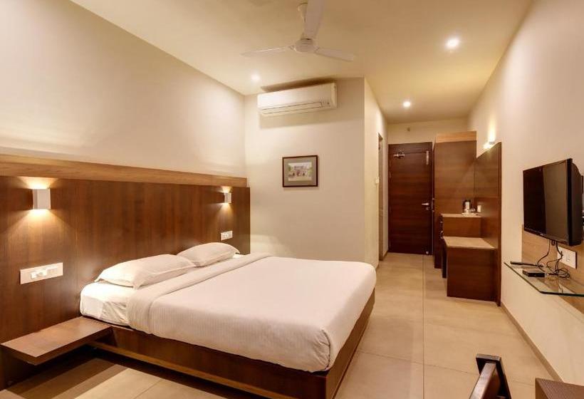 בית מלון כפרי Classic Mid Town