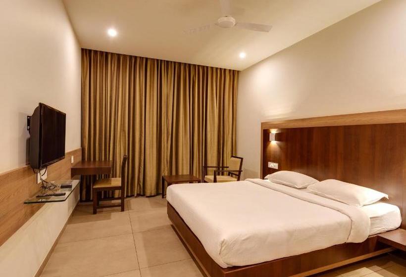 בית מלון כפרי Classic Mid Town