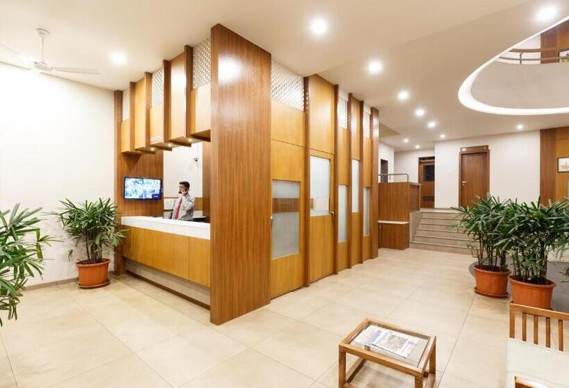 בית מלון כפרי Classic Mid Town