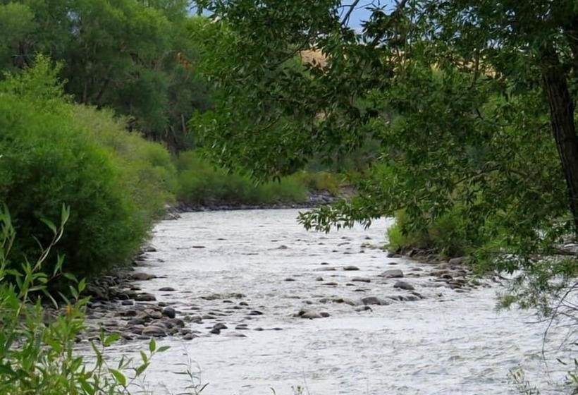 汽车旅馆  Chinook Winds Lodge