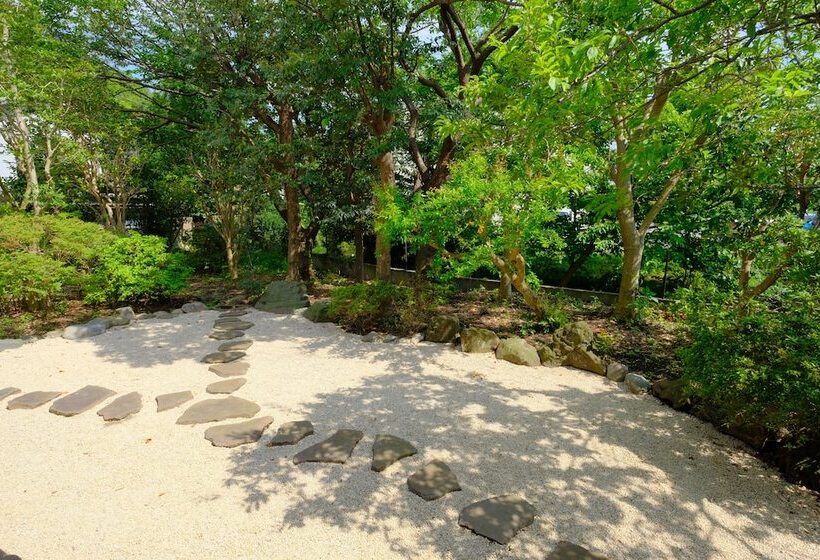 ペンション Tokiwa   Kamakura Backpackers