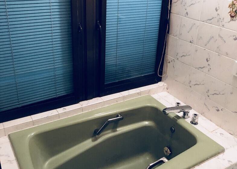 ペンション Tokiwa   Kamakura Backpackers