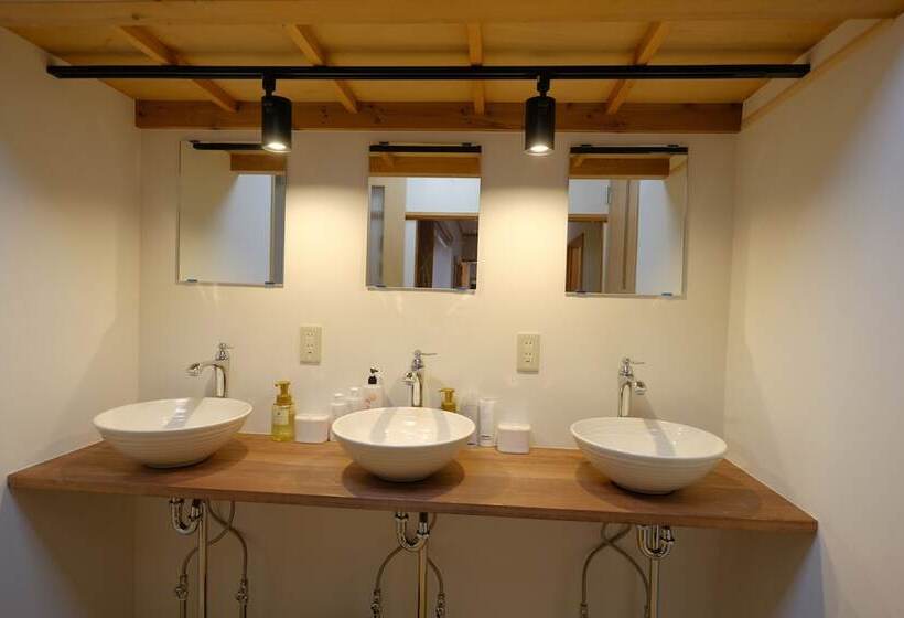 ペンション Tokiwa   Kamakura Backpackers