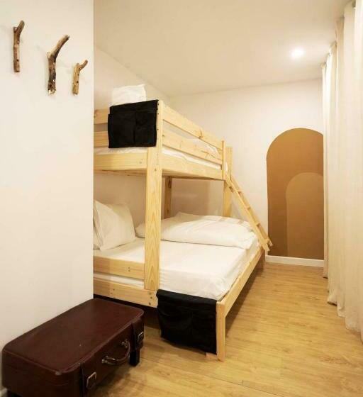 Boogalow Hostel