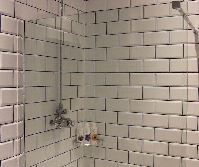 בית מלון כפרי The Dolphin