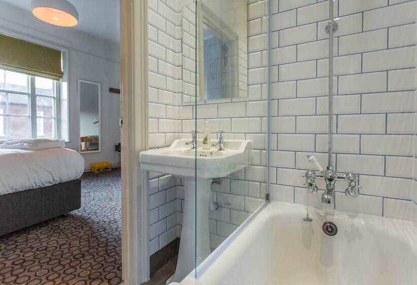 בית מלון כפרי The Dolphin