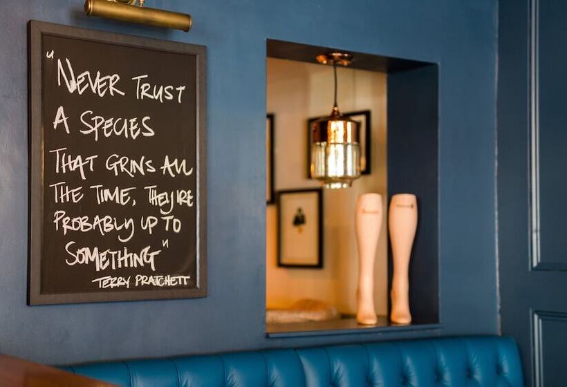 בית מלון כפרי The Dolphin