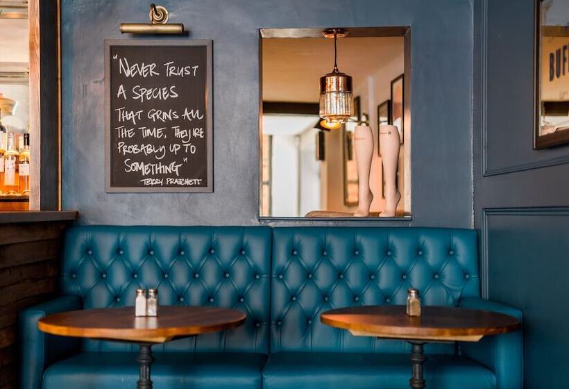 בית מלון כפרי The Dolphin