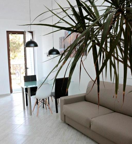 Paradeisos Residence Sas