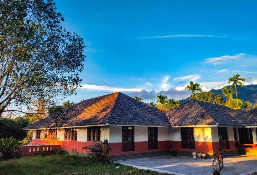 펜션 3 Hills County Resort Wayanad