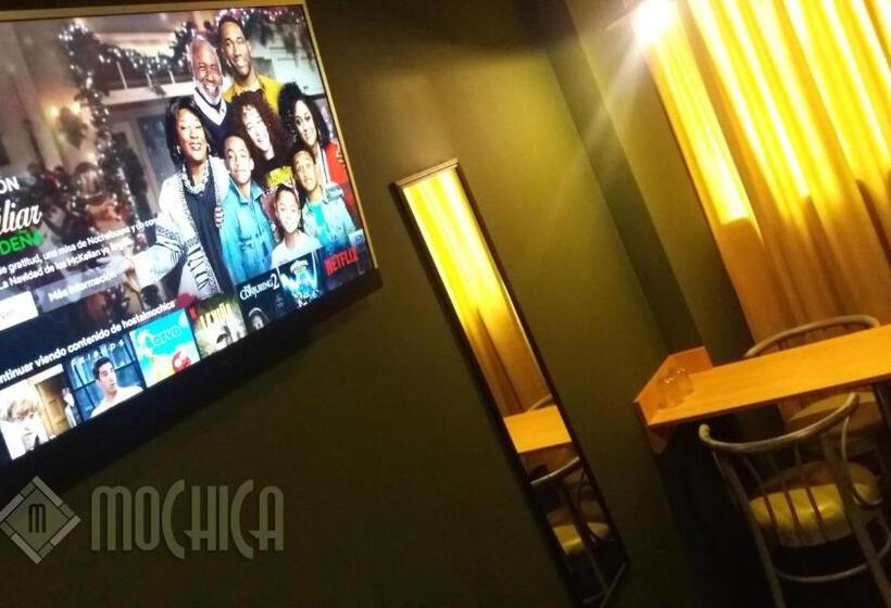 פנסיון Hostal Residencial Mochica