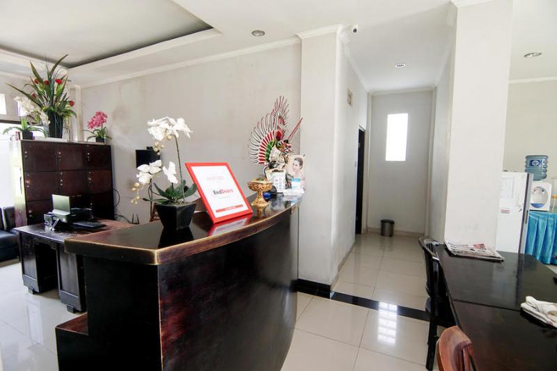 펜션 Reddoorz Plus Near Ubung Terminal Denpasar