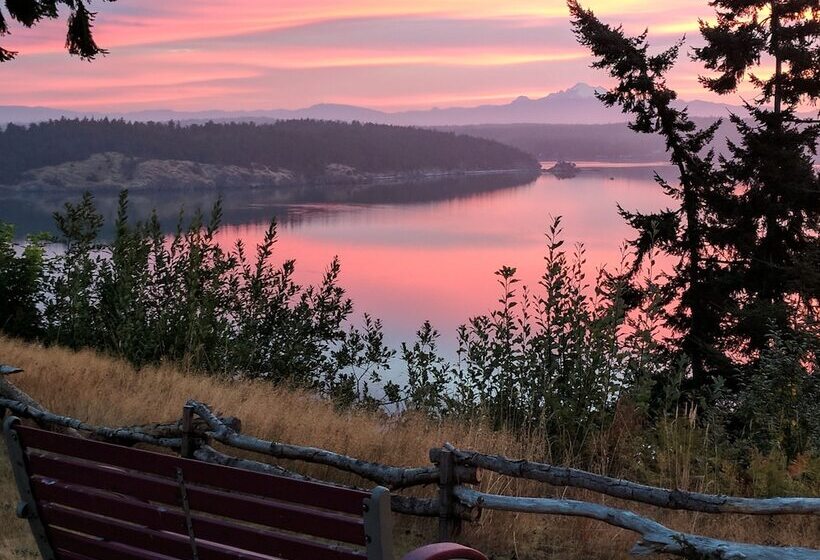 مبيت وإفطار The Bluff On Whidbey