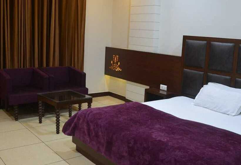 호텔 Ashish Continental