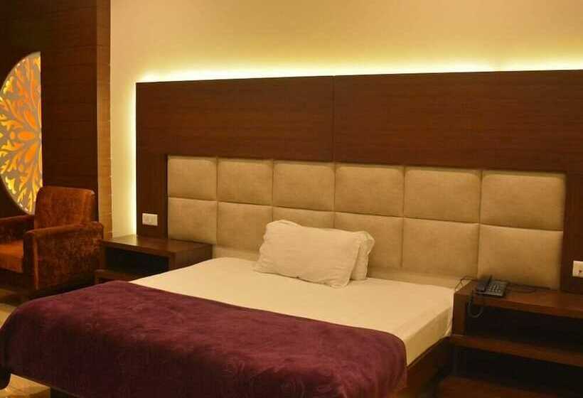 호텔 Ashish Continental