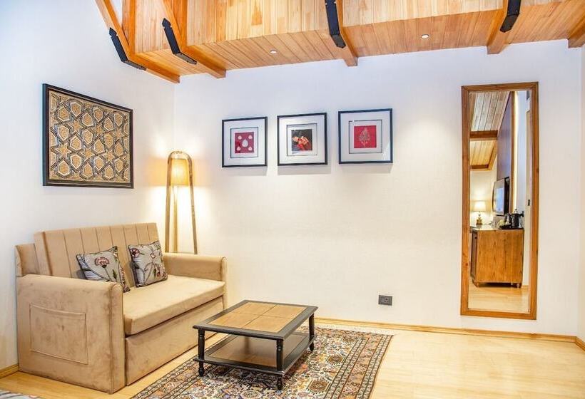 Lemon Tree Hotel Srinagar