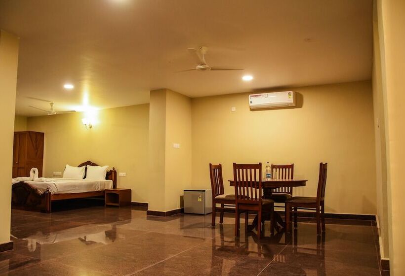هتل Poppys Tower Tiruppur