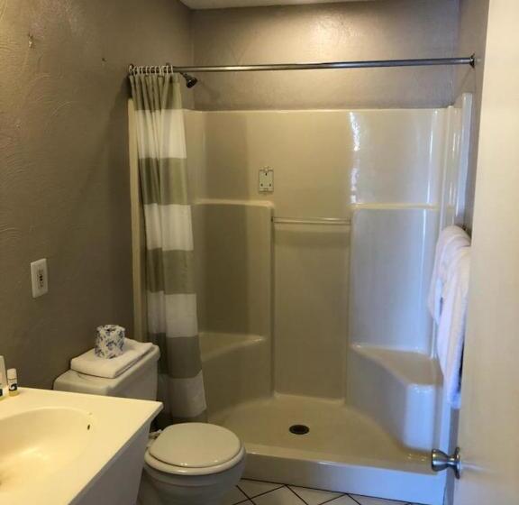 فندق على الطريق Pennwood Motor Lodge