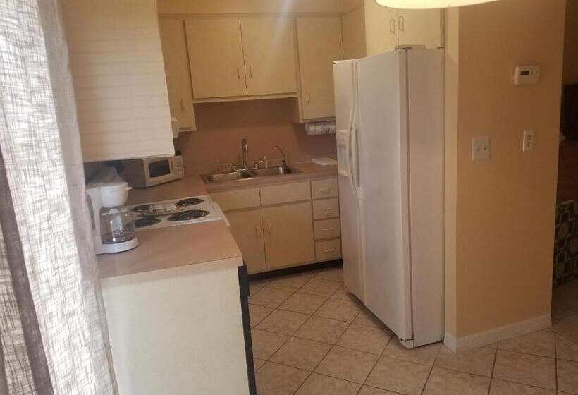 فندق على الطريق Pennwood Motor Lodge