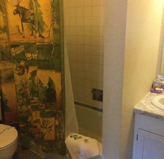 Мотель Rocky Mountain Lodge