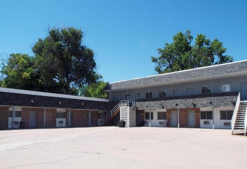 فندق على الطريق The Oakwood Inn