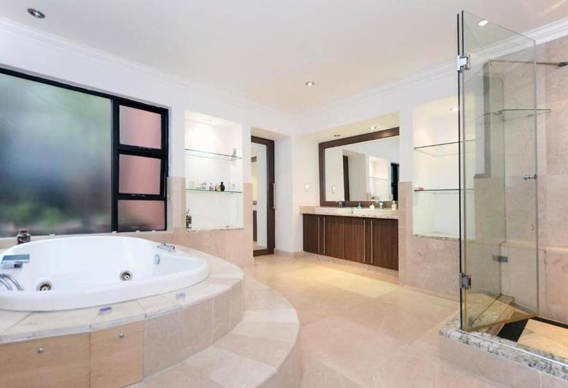 פנסיון Chez Moe