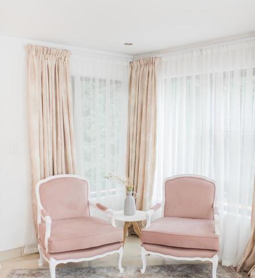 פנסיון Chez Moe