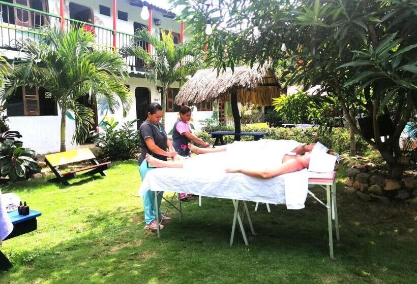 پانسیون Hostal Luz De Luna