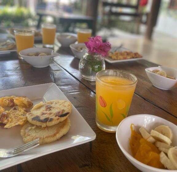 پانسیون Hostal Luz De Luna