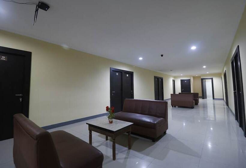 Пансион Reddoorz Near Itc Cempaka Mas