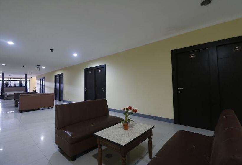 Пансион Reddoorz Near Itc Cempaka Mas