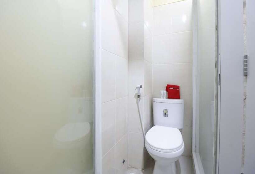 Пансион Reddoorz Near Itc Cempaka Mas