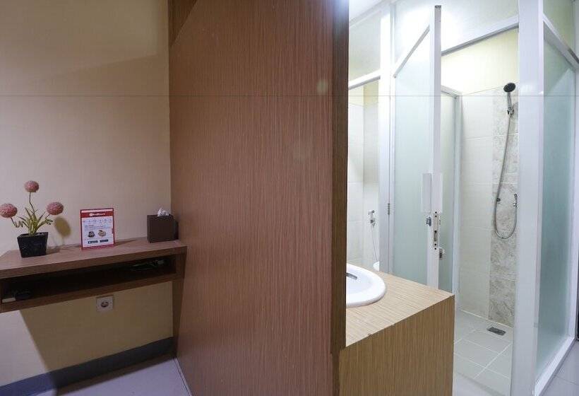 Пансион Reddoorz Near Itc Cempaka Mas