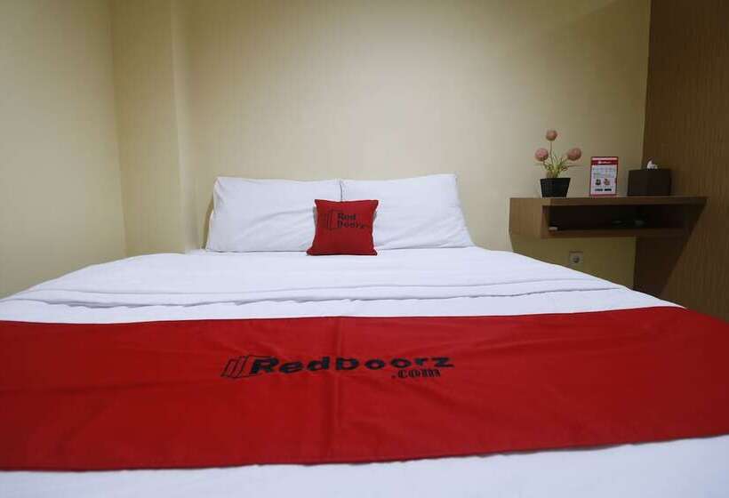 Пансион Reddoorz Near Itc Cempaka Mas