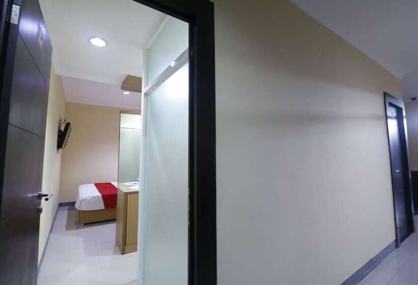 پانسیون Reddoorz Near Itc Cempaka Mas