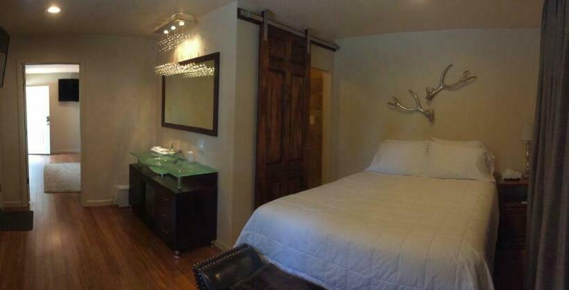 The Crest Motel