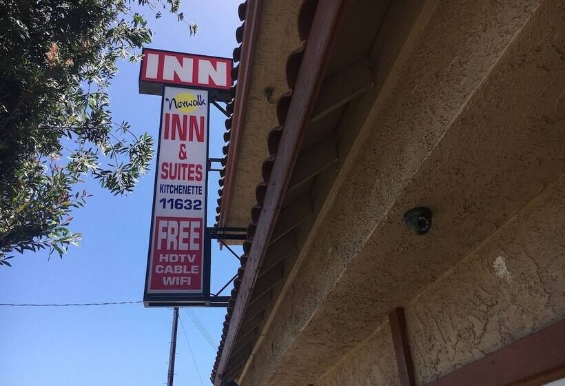 호스텔 Norwalk Inn & Suites