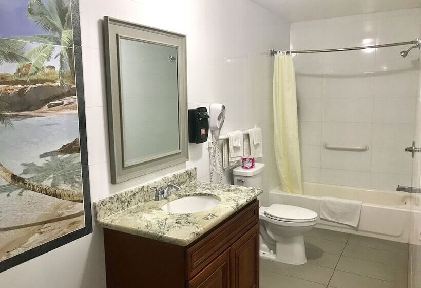 הוסטל Norwalk Inn & Suites