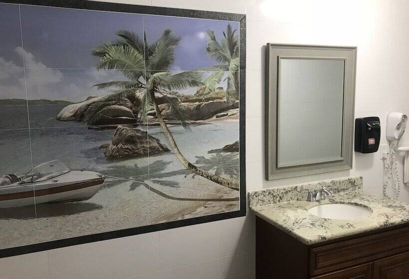 הוסטל Norwalk Inn & Suites