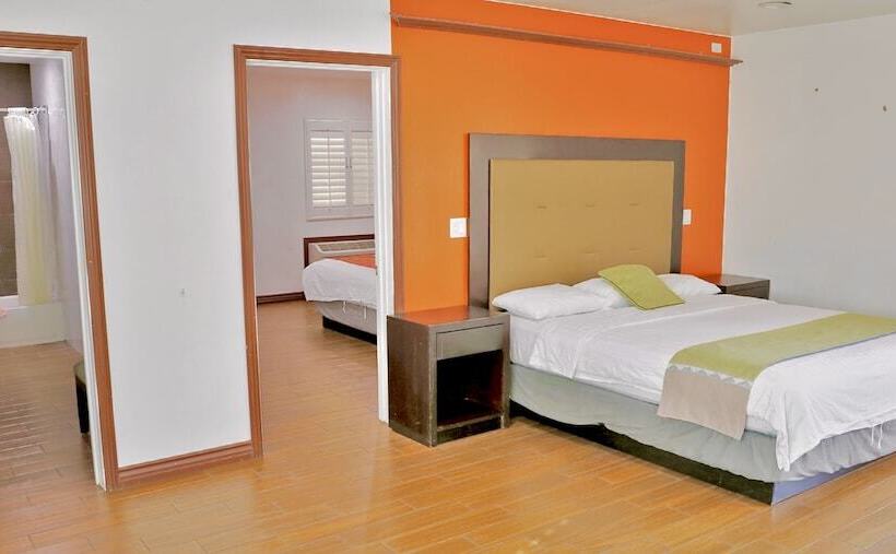 호스텔 Norwalk Inn & Suites